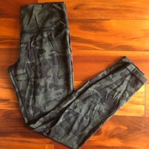 NWOT Lululemon wunder unders, incognito camo